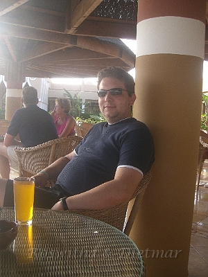 13 CIMG7029.JPG - noch ein kuehles Getraenk von der Bar