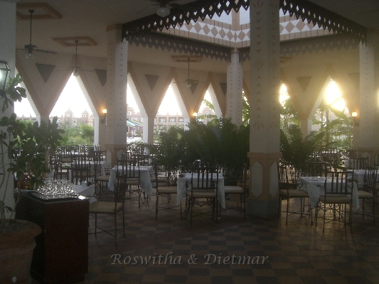 30 CIMG7037.JPG - Restaurant Espargos - Fruehstuecksbuffet / Abendbuffet