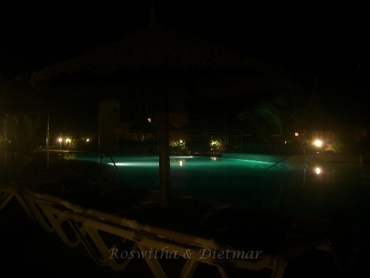 35 CIMG7089.JPG - Poolanlage am Abend
