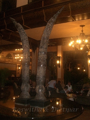 6 CIMG7208.JPG - Kunstwerk im Foyer