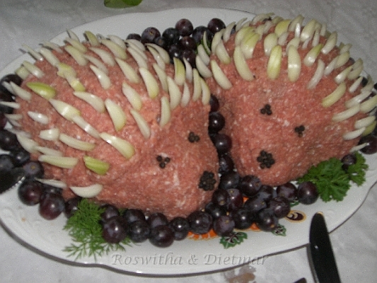 006-CIMG5548-600.jpg - zwei verliebte Mett-Igel