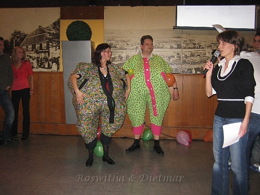 008-P422 013-600.jpg - Nachgespielt - 3 Paare treten in einen Wettstreit